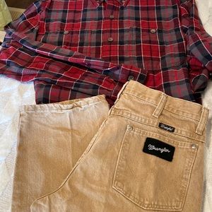 Wrangler khaki jeans-exc shape! Super stylish… rodeo, dancing, or work!